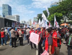 Ratusan Buruh Datangi DPR saat May Day, Polda Metro Jaya Pastikan Situasi Kondusif