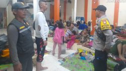 Bhabinkamtibmas Polsek Bekasi Utara Monitoring Banjir Kiriman di Teluk Pucung