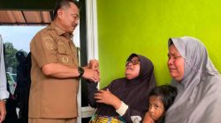 Tangis Pilu Sang Istri Pecah di Lokasi Kecelakaan Maut Simpang Unisma Bekasi