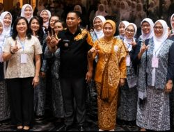 Plt. Bupati Bekasi Tampil Serasi Bersama Istri, Pancarkan Elegansi di Puncak HUT ke-75 IBI