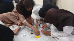 Mahasiswa IAI Al-Azis Ajarkan Anak Yatim Matematika Kreatif Lewat Pembuatan Cokelat Karakter
