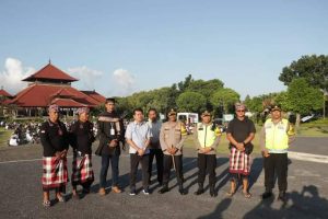 Hari Idul Fitri 1444 H, Kapolres Klungkung Pimpin Langsung Pengamanan Sholat Ied di Alun-Alun Ida I Dewa Agung Jambe