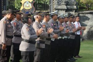 Apel Jam Pimpinan, Kapolres Klungkung Serahkan Laptop dan Berikan Penekanan Terkait WNA di Wilayah Klungkung