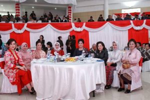 Acara Syukuran Hari Bhayangkara Ke-77, Danlanud Sam Ratulangi Terima Penghargaan Juara III Lomba Menembak