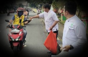 Majelis Taklim Balwan Kota Depok Kembali Turun Kejalan Bagikan Takjil