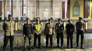 Serentak Anggota Polres Batola dan Polsek Jajaran melaksanakan PAM Shalat Tarawih dan Patroli dialogis