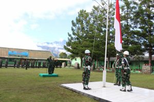 Beri Semangat Prajurit Di Bulan Puasa, Dandim 1702/JWY Pimpin Upacara Bendera Hari Senin