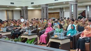 Kapolres Batola Beserta Ibu Hadiri Undangan Rembuk Stunting Kab. Batola