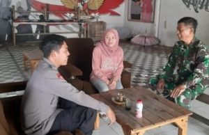 Sinergitas Bhabinkamtibmas dan Babinsa, Bersama Jalin Silaturahmi Dengan Masyarakat