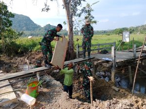 Berpacu Dengan Waktu Satgas TMMD ke-116 Kodim 1002/HST Dikerjakan Jembatan
