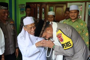 Patepang Sono Sareng Ulama, Kapolres Majalengka Kunjungi Ponpes Masyaul Huda