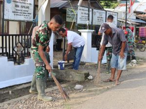 Ciptakan Lingkungan Sehat dan Bersih, Satgas TMMD 116 dan Warga Laksanakan Kerja Bakti