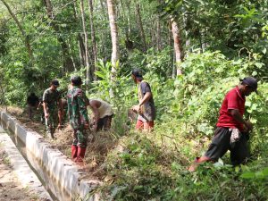 Jum’at Sehat, Satgas TMMD ke-116 Bersama Warga Kerja Bakti