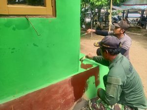 Satgas TMMD Pengecetan Musholla Darul Khair