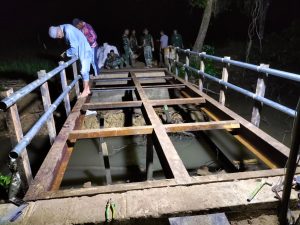 Sempat Terkendala Cuaca, Pembangunan Jembatan Dikerjakan Malam Hari
