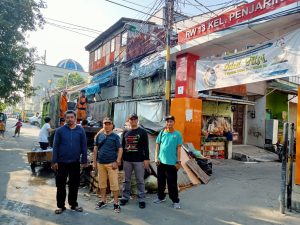 Ketua RW 013 Tri Tanto Kelurahan Penjaringan Ajak Warga Laksanakan Kerja Bakti