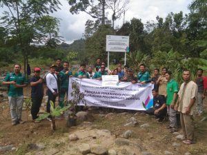 Peduli Lingkungan, Babinsa Koramil 07/Batu Benawa Bersama PLN UP3 Barabai Tanam Pohon
