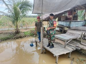 Serma Yohanes.S Berikan Motivasi Warga Binaan Budidaya Ikan Nila