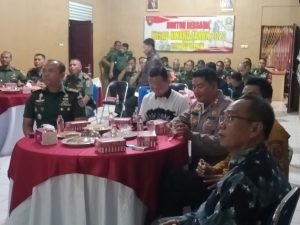 Kodim 1002/HST Nonton Bareng KASAD AWARD 2023 Bersama Forkopinda dan PWI HST