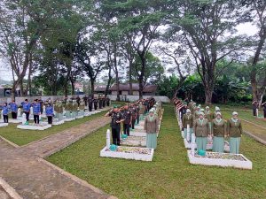 Kodim 1002/HST Bersama Yonif 621/Mtg Gelar Ziarah Rombongan Dalam Rangka HUT Ke-65 Kodam VI/Mlw