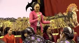 Peringati 1 Syuro, Ponpes Alzaytun Gelar Wayang Kulit