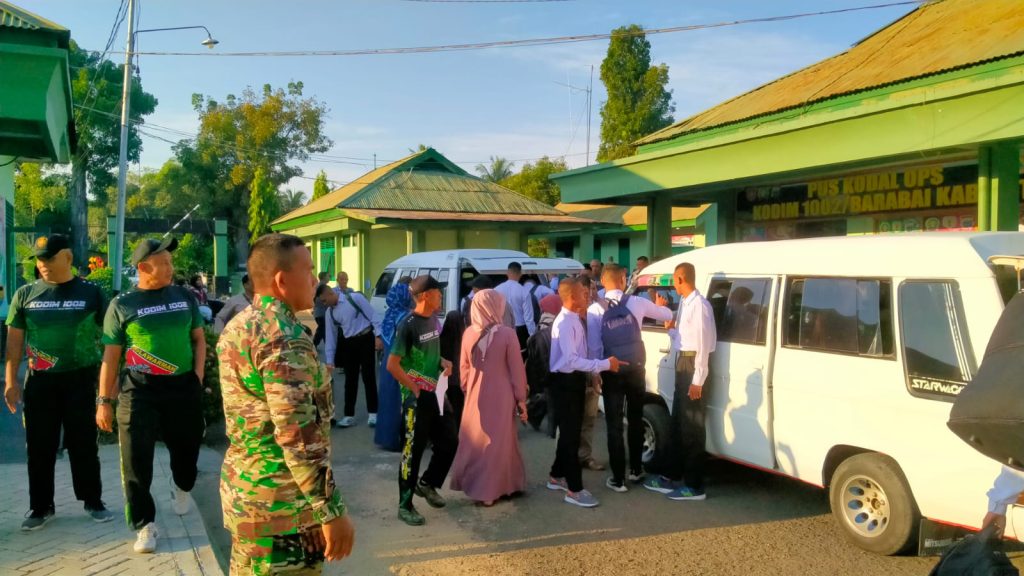 Kodim 1002/HST Berangkatkan Puluhan Peserta Seleksi Bintara TNI AD