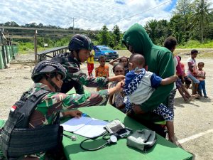 Ada Apa Dengan Masyarakat Papua Berbondong bondong Datang ke Pos TNI..