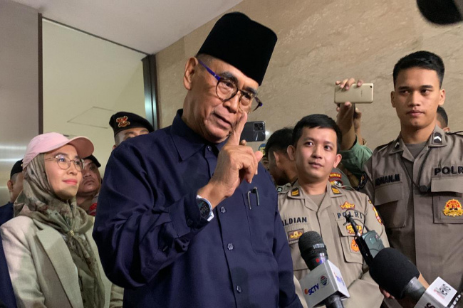 Foto : Istimewa (Gatra) Panji Gumilang Didampingi Dua Saksi Untuk Dimintai Keterangannya