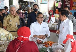 Presiden Jokowi, Mendag Zulhas dan Gubernur Jateng Tinjau Pasar Boyolali