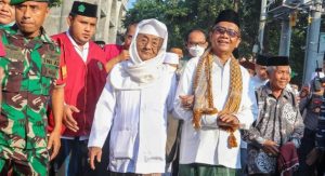 Mahfud MD Silaturahmi Dengan Para Ulama Setelah Salat Idul Fitri