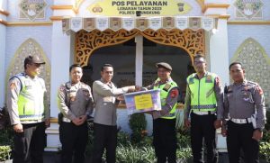 Pastikan Arus Lalu Lintas Lancar, Kapolres Klungkung Cek Pos Pelayanan Goa Lawah