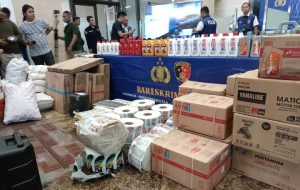 Bareskrim Polri Bongkar Gudang Produksi Oli Palsu di Jatim