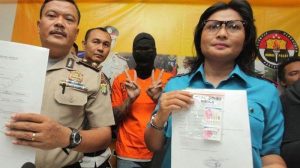 Vivick Tjangkung, Artis Jadi Kapolres