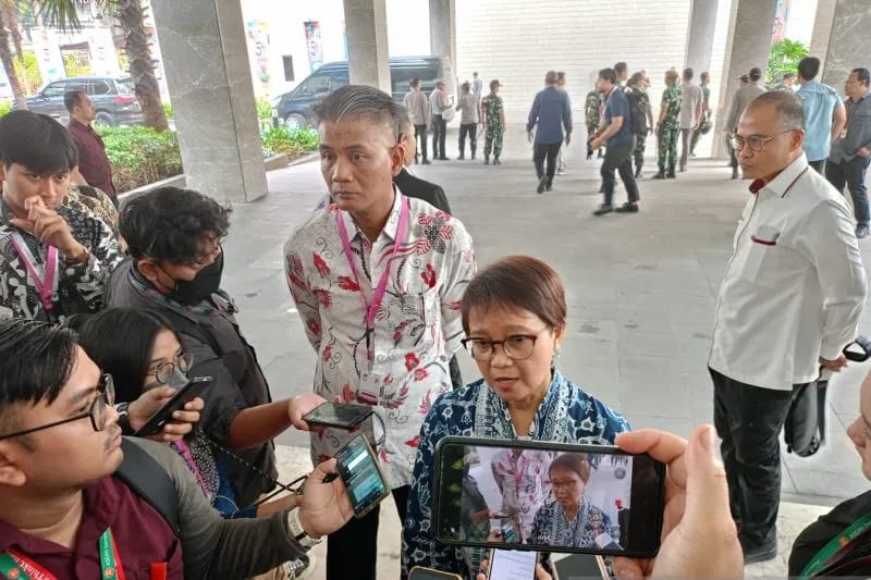 Foto Antara (Istimewa) Menlu Retno Marsudi dalam peringatan HUT ke-56 ASEAN di Sekretariat ASEAN, Jakarta