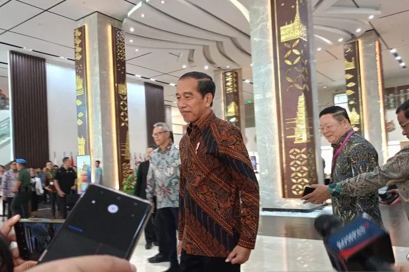 Foto Antara (Istimewa) Jokowi Saat Ditemui Awak Media Di Peringatan HUT ke-56 ASEAN di Sekretariat ASEAN Jakarta