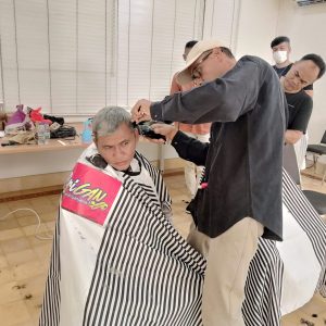 Relawan Ganjarist Lakukan Sosialisasi Cukur Rambut