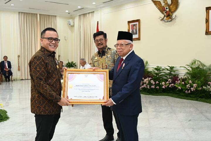 Foto : Istimewa (Tempo) Wapres Maruf Amin Berikan Piagam Penghargaan kepada Kementan Syahrul Yasin