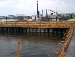 Jebolnya Tanggul Pengaman Pantai Utara Jakarta