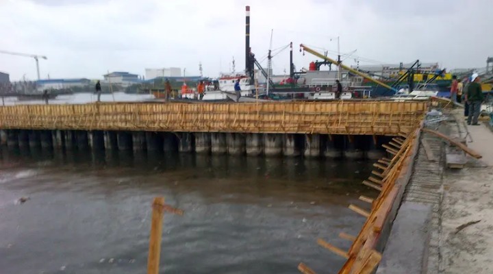 FOto:(Istimewa) Jebolnya Tanggul Pengaman Pantai Utara Jakarta