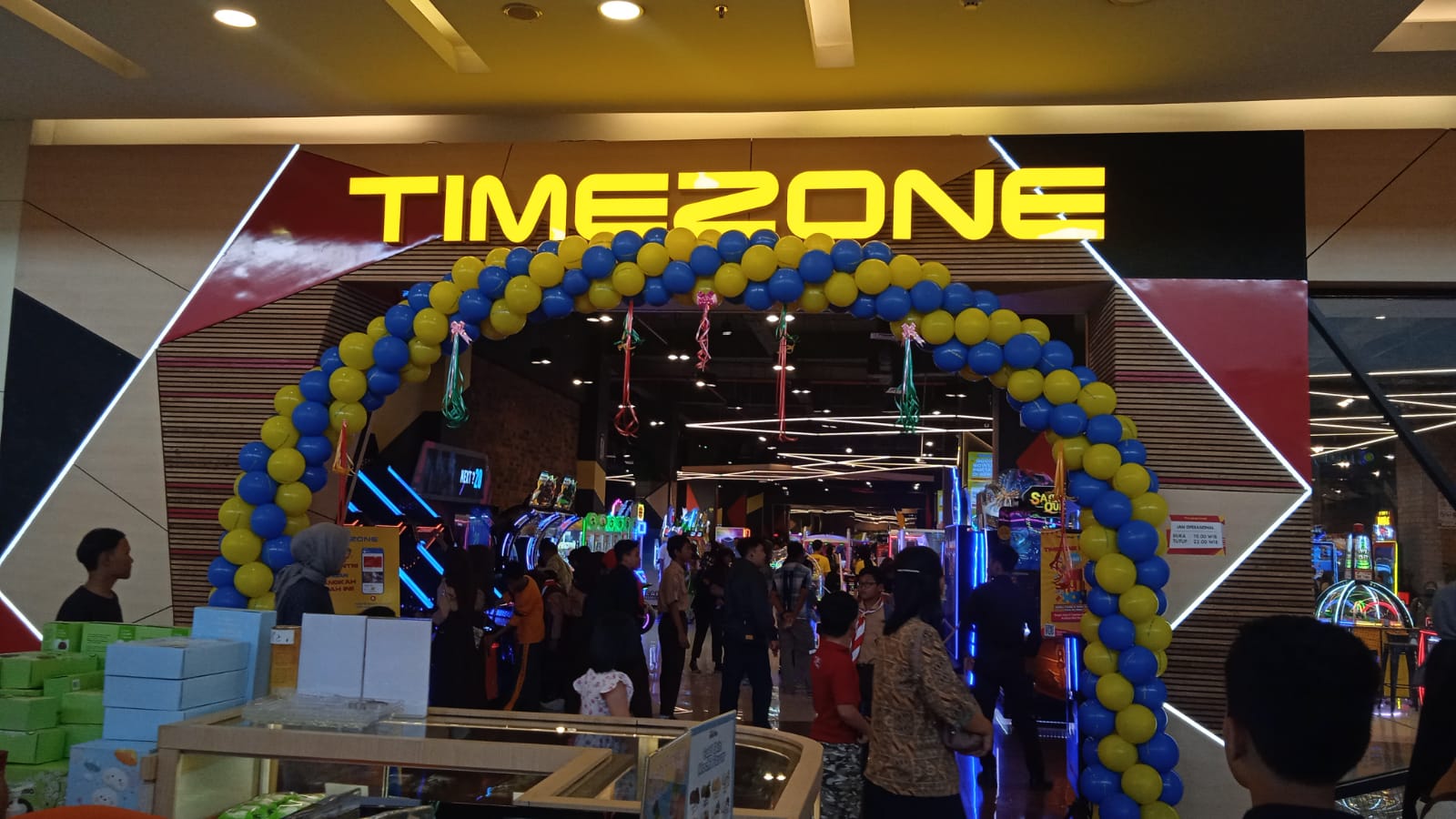 Foto:(Istimewa) Timezone Memperkenalkan Arena Bowling Pertama Di Bekasi