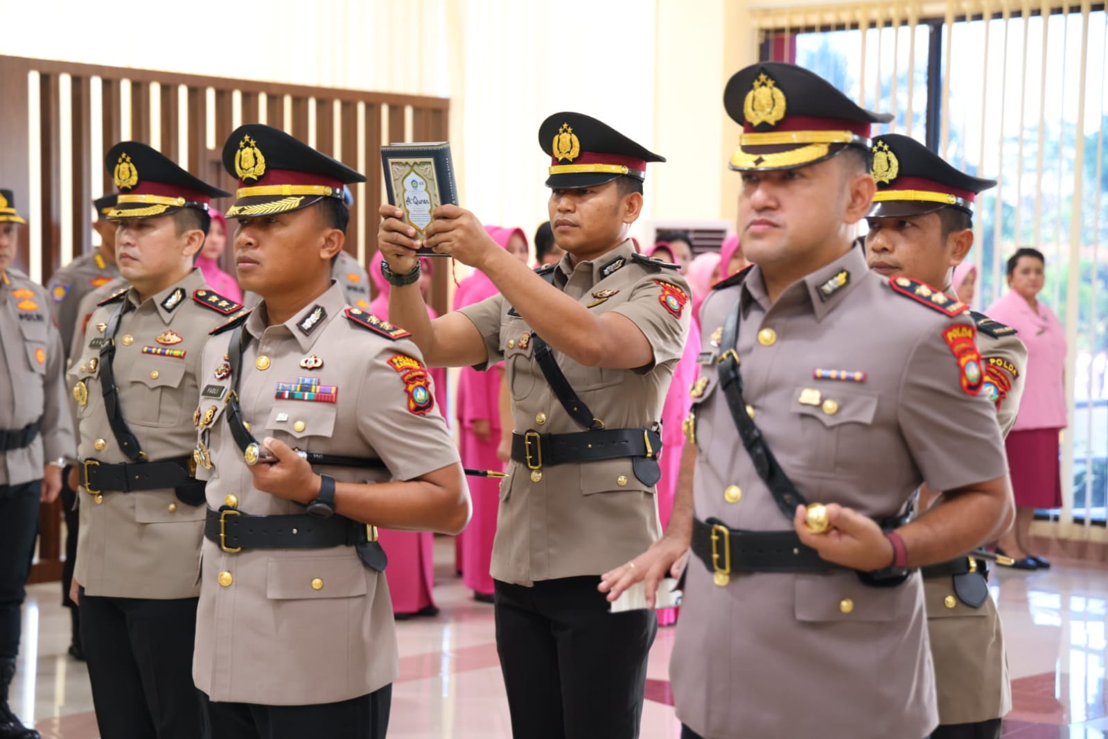 Foto:(Istimewa) KAPOLDA KEPRI PIMPIN SERTIJAB KAPOLRES KARIMUN DAN KAPOLRES LINGGA POLDA KEPRI